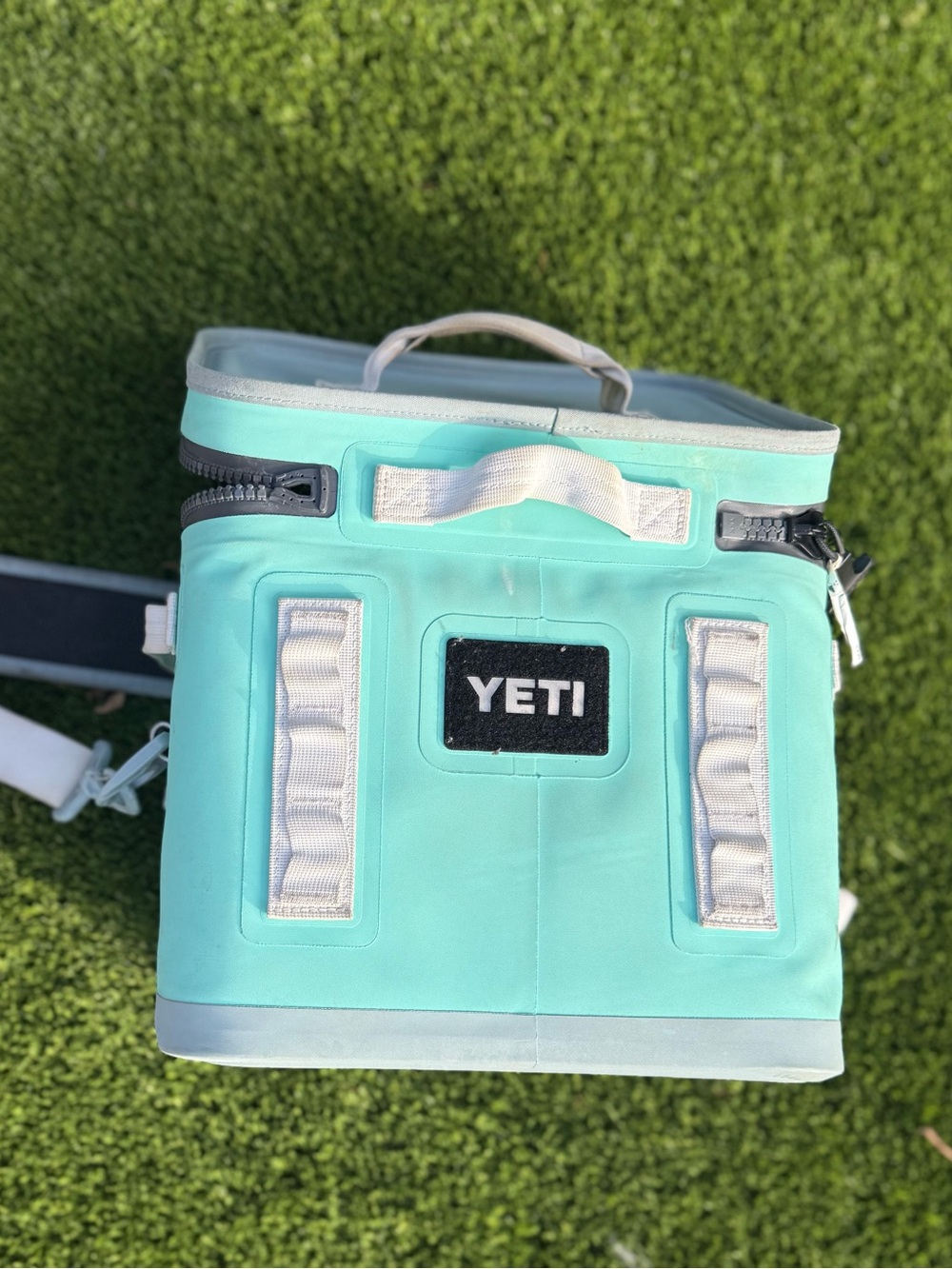 Yeti Hopper Flip 12 Seafoam Soft Cooler Travel Bag with Padded Shoulder Strap